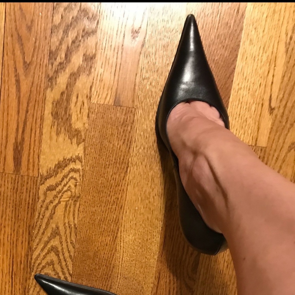 Gianmarco Lorenzi Black Pointed-Toe Leather Pumps